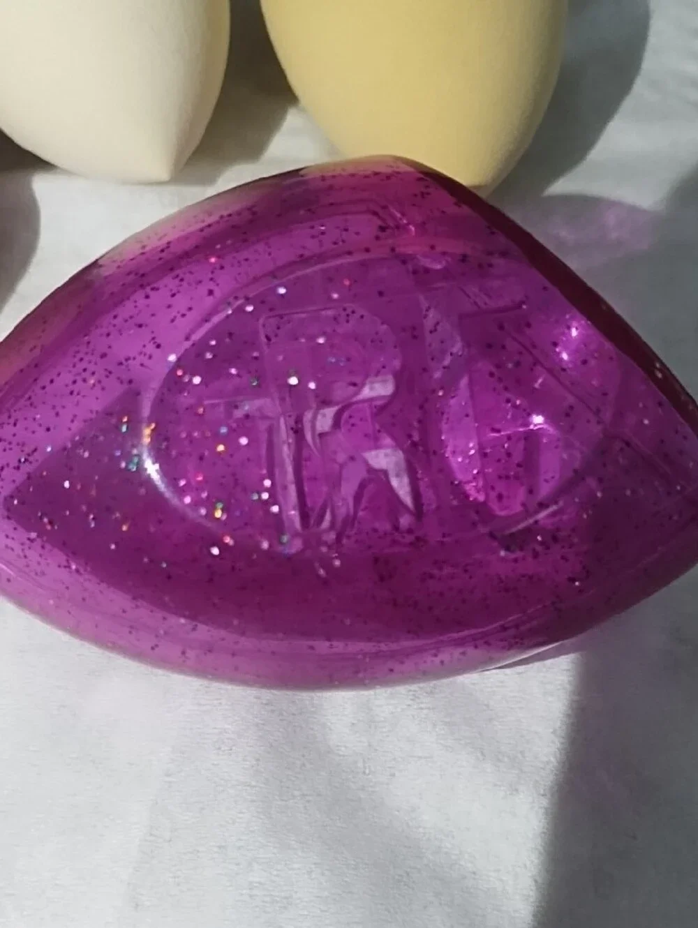 Makeup Sponge Set with Glitter Pink Holder - Beige, White, Yellow